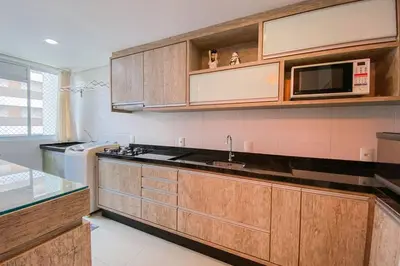 A planta de Amplo apartamento com 2 suítes na praia - 0118