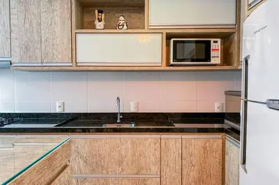A planta de Amplo apartamento com 2 suítes na praia - 0118