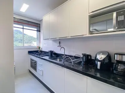 A cozinha ou kitchenette de Lindo apto á 150 metros da praia de Palmas - 0125