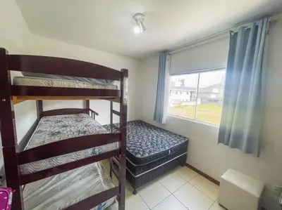 Uma cama ou camas num quarto em Apartamento de 2 quartos na Praia - 0325
