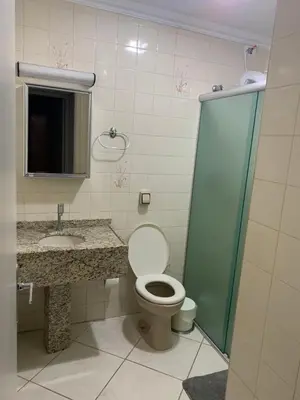 Uma casa de banho em Apartamento 50 metros do Mar