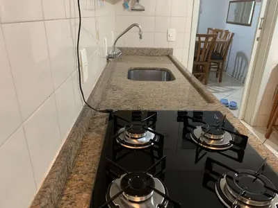 A cozinha ou kitchenette de Apartamento 50 metros do Mar