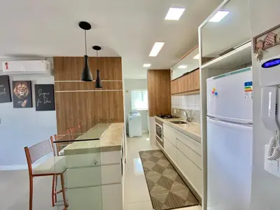 A cozinha ou kitchenette de Residencial Saul Bertemes - Apto 2 Dormitórios Praia de Bombas