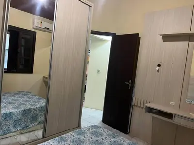Uma cama ou camas num quarto em Apartamento no centro de Bombinhas, um quarto
