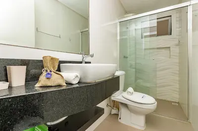 A planta de Yasmin 101 – Lindo Apartamento com Vista Panorâmica para o Mar em Quatro Ilhas, com Roupa de Cama e Toalhas Inclusas.
