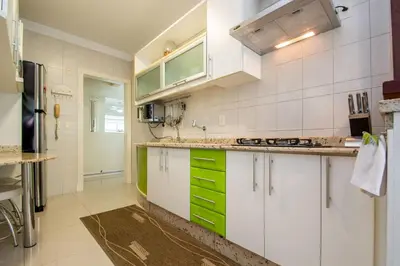 A cozinha ou kitchenette de Apto a 250m da praia na Barra Sul SV7987