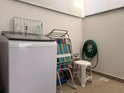 A planta de Residencial Benjamin - Apartamento garden a 2 minutos da praia de Palmas, com espaços internos e externos amplos para até 8 pessoas
