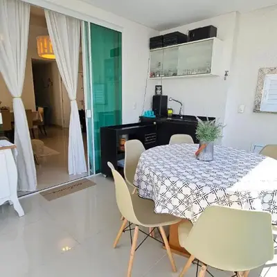 Apto Meia Praia Itapema SC com banheira