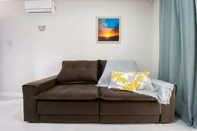 A planta de Apto Espaçoso com 2 Quartos, sendo 1 suíte -0145