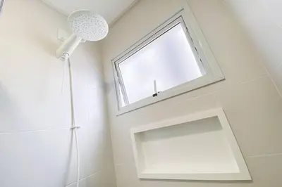 A planta de Apto Espaçoso com 2 Quartos, sendo 1 suíte -0145