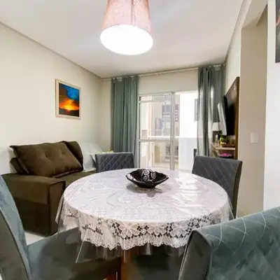 Apto Espaçoso com 2 Quartos