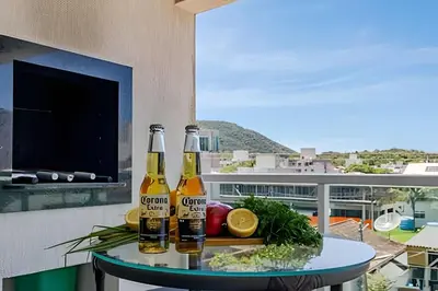 Uma vista geral da montanha ou uma vista da montanha a partir do apartamento