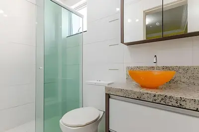 Uma casa de banho em Apartamento 2 dormitorios no Centro de Bombinhas.