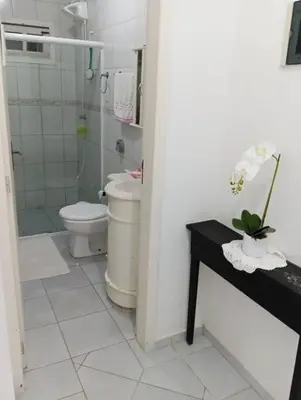 A planta de Casa confortável com amplo espaço a 800 m da praia