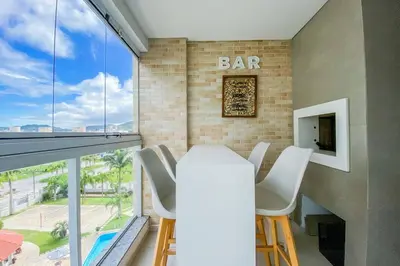 Uma televisão e/ou sistema de entretenimento em Amplo Apto de 3 Dor a 300m da praia de Palmas! 0324