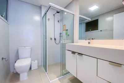 Uma casa de banho em Amplo Apto de 3 Dor a 300m da praia de Palmas! 0324
