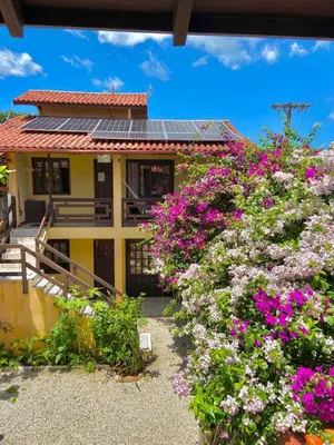 Um jardim no exterior de 7 - Apartamento com jacuzzi para até 05 pessoas em Bombas