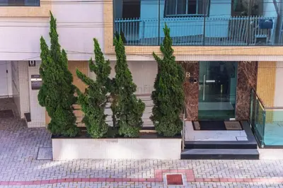 O edifício onde o apartamento está situado