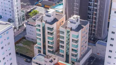 O edifício onde o apartamento está situado