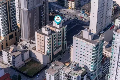Uma vista geral de Itapema ou a vista da cidade a partir do apartamento