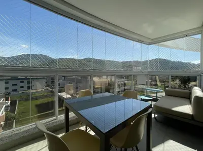A planta de Orbe Residence - Apartamento espaçoso com duas suítes e varanda gourmet de frente para a rua, com vista para as montanhas na Praia de Palmas.