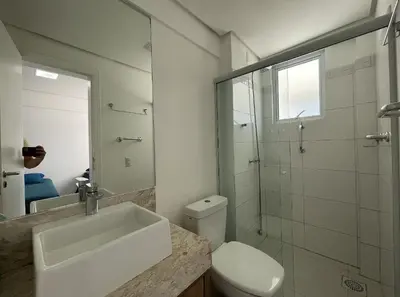 A planta de Orbe Residence - Apartamento espaçoso com duas suítes e varanda gourmet de frente para a rua, com vista para as montanhas na Praia de Palmas.