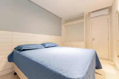 Uma cama ou camas num quarto em Apartamento alto padrão com piscina em Bombinhas