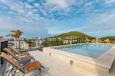 Uma vista geral da montanha ou uma vista da montanha a partir do apartamento