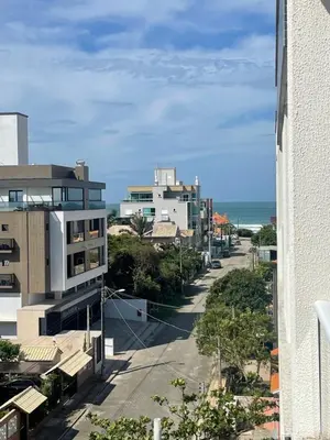 Uma vista do mar geral ou uma vista do mar a partir do apartamento
