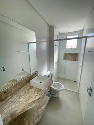 Uma casa de banho em Linda Cobertura Duplex 3 suítes 150 metros do mar