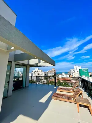 Uma varanda ou terraço em Linda Cobertura Duplex 4 Suítes 150 metros do mar, vila do sol