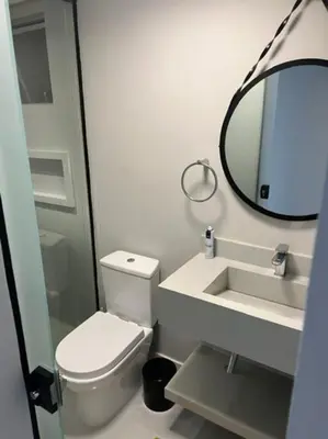 Uma casa de banho em Pe na Areia Ap 2 quartos e terraço, Rua 3704