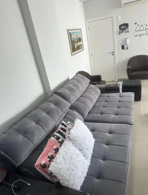Uma área de estar em Apartamento com Piscina