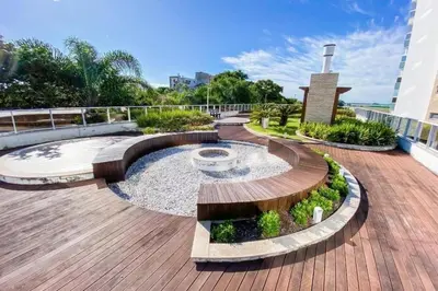 Um jardim no exterior de Incrível apê 3 suites em Palmas