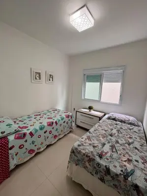 Uma cama ou camas num quarto em Apartamento a 200m do mar!