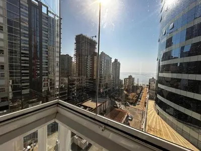 Uma vista geral de Itapema ou a vista da cidade a partir do apartamento