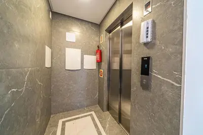 Uma casa de banho em Bellmare Residence Mariscal