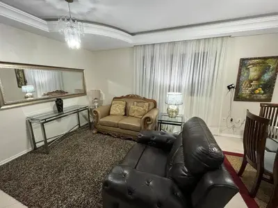 Uma área de estar em Apartamento Meia Praia - Quadra Mar 3 suítes