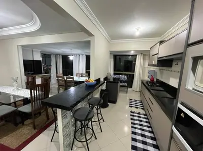 A cozinha ou kitchenette de Apartamento Meia Praia - Quadra Mar 3 suítes