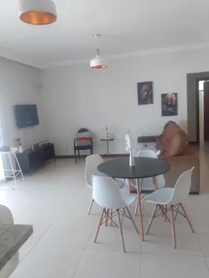 Uma televisão e/ou sistema de entretenimento em Apto com vista mar