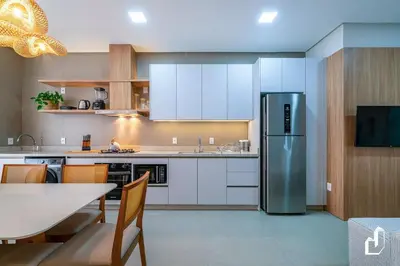 A cozinha ou kitchenette de Apartamento com 02 suítes | 30m da praia
