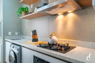 A cozinha ou kitchenette de Apartamento com 02 suítes | 30m da praia
