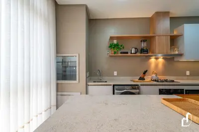 A cozinha ou kitchenette de Apartamento com 02 suítes | 30m da praia