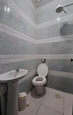 Uma casa de banho em Linda casa 350 metros do mar 3 suítes + 2 quartos