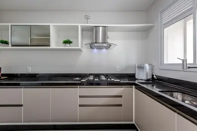 A cozinha ou kitchenette de 200 metros do mar, Apartamento 3 suítes para Famílias, Itapema Meia Praia