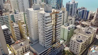 Uma vista geral de Itapema ou a vista da cidade a partir do apartamento