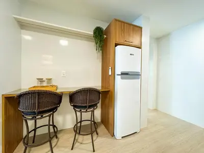 A cozinha ou kitchenette de PÉ NA AREIA 30 passos do mar Apto 102