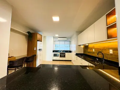 A cozinha ou kitchenette de PÉ NA AREIA 30 passos do mar Apto 102