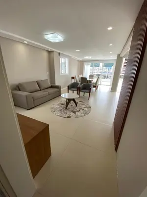 Uma área de estar em Cobertura duplex a 250m da praia de Bombas SC
