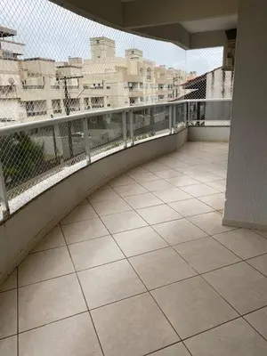 Uma varanda ou terraço em Cobertura duplex a 250m da praia de Bombas SC
